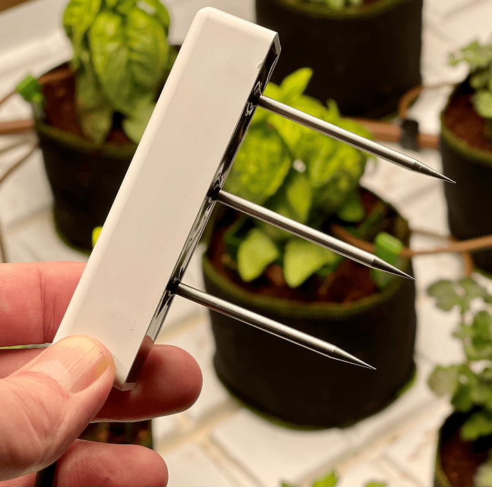 Aroya Solus Soil Moisture Meter. Scientific grade 3 in 1 soil moisture analysis spot meter. Measures EC, Temperature, Water Content Sensor. - Forever Green Indoors